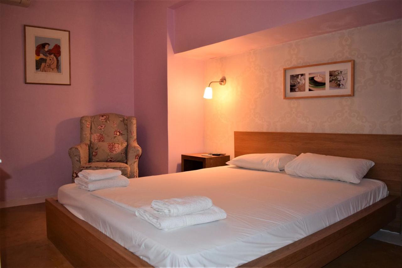 Elafonisos Elaion Hotel ภายนอก รูปภาพ