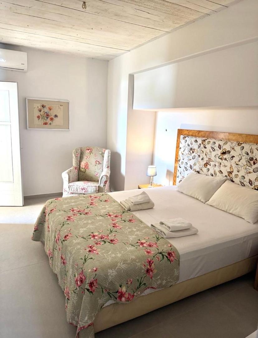 Elafonisos Elaion Hotel ภายนอก รูปภาพ